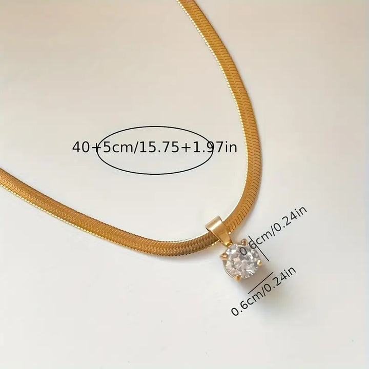 Elegante collar con colgante de strass color oro