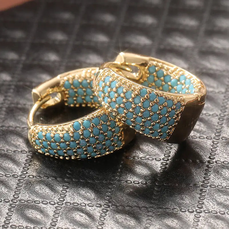 Pendientes de aro con cuentas de turquesa en tono color oro elegante