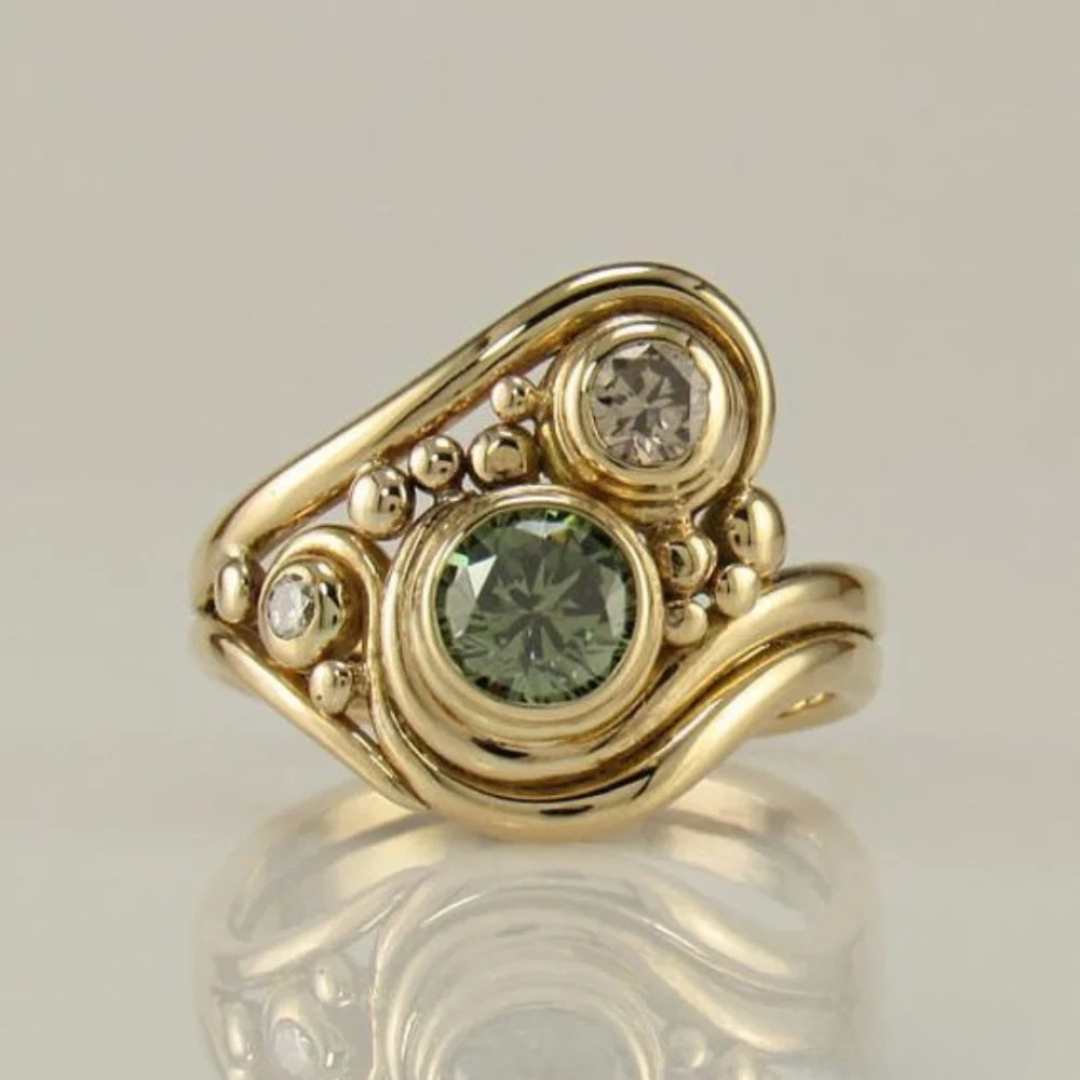 Anillo de Zircón Verde Atemporal