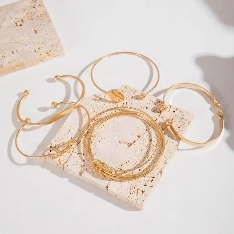 Conjunto de Pulseras de Color oro con Elegancia Sofisticada y Nudos