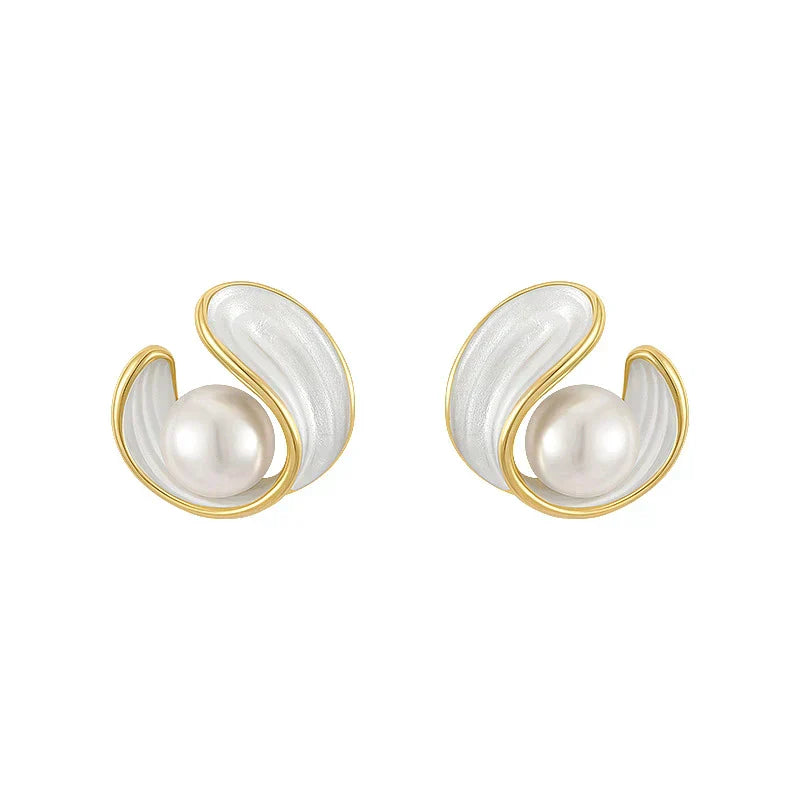 Pendientes color oro y esmalte blanco