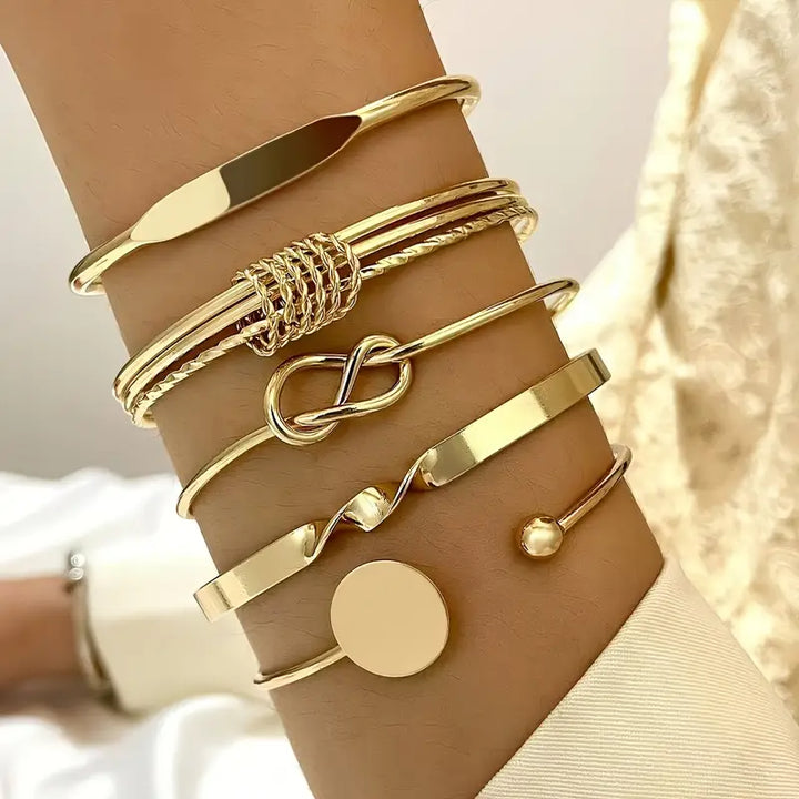 Elegante conjunto de pulseras color oro