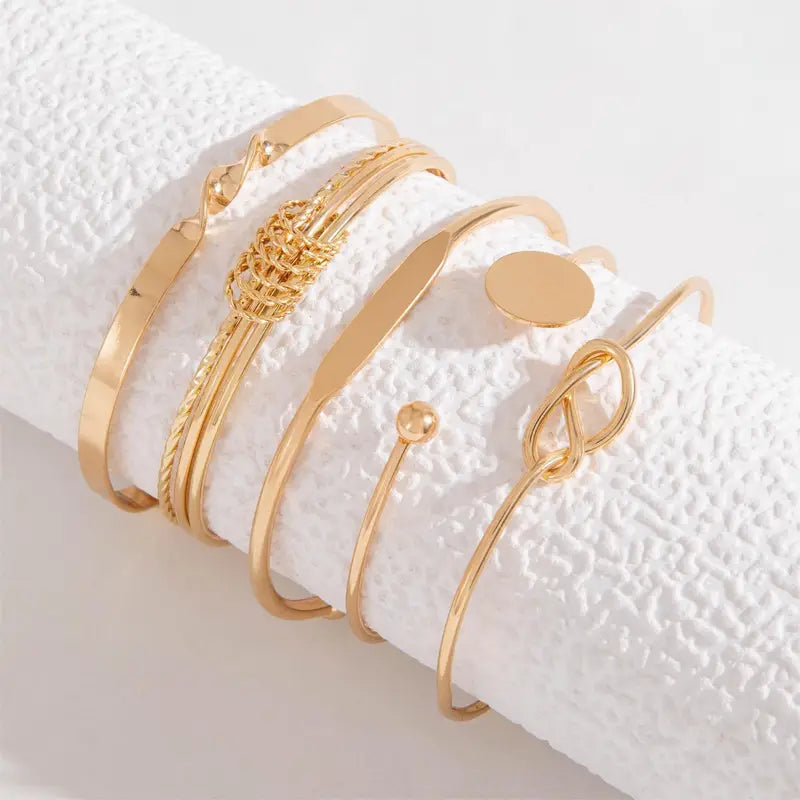 Elegante conjunto de pulseras color oro