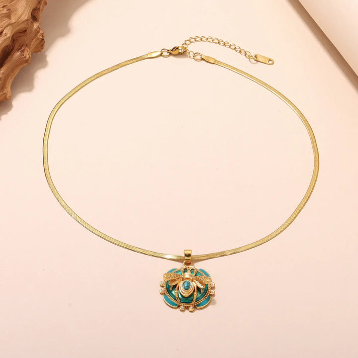 Collar con Colgante de Abeja en Color oro Chic y Turquesa