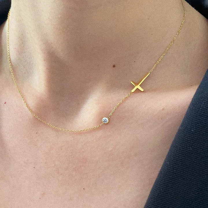 Collar de Cruz Lateral Brillante