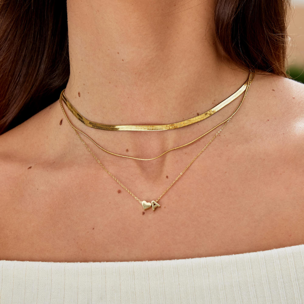 Collar de Iniciales Atemporales con Charm de Corazón