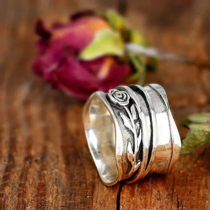 Anillo de color plata vintage