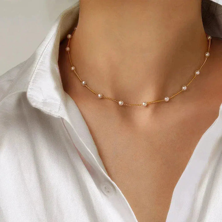 Elegante collar color oro