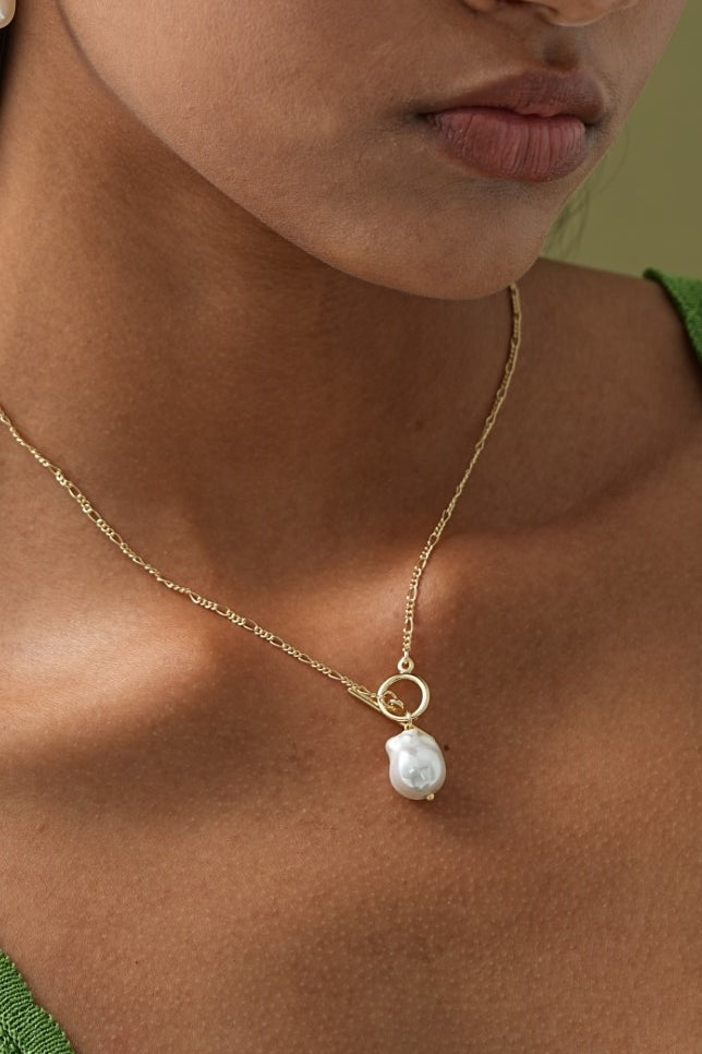 Elegante Collar Color oro