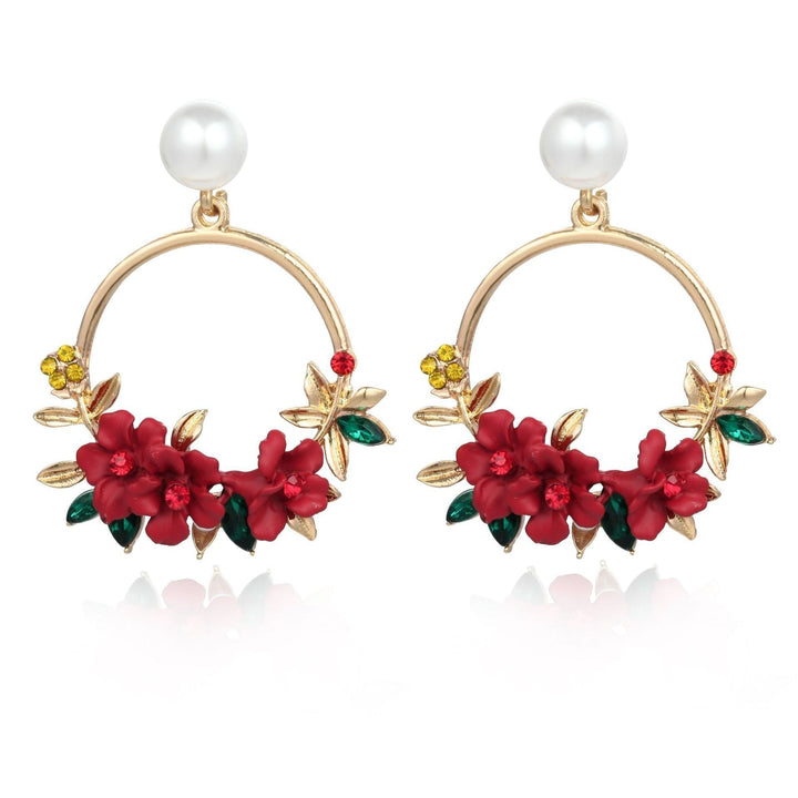 Elegantes pendientes de color oro con flores