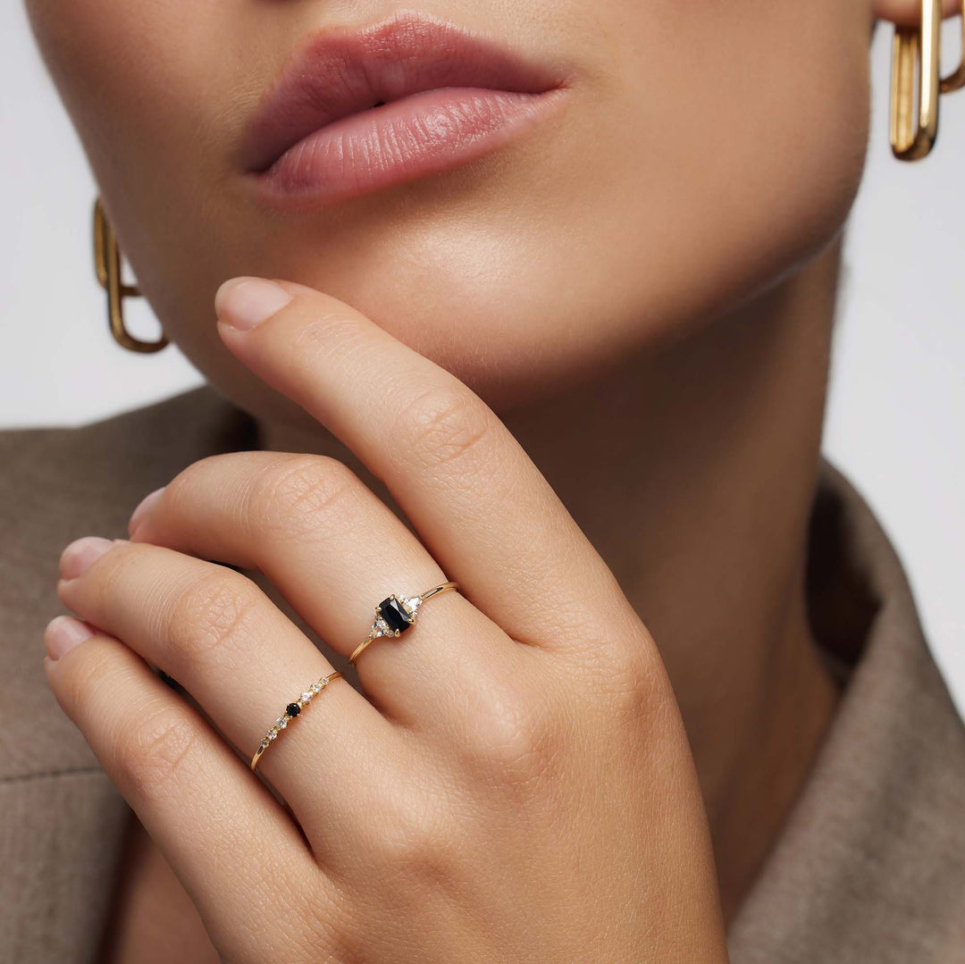 Anillo de piedra negra