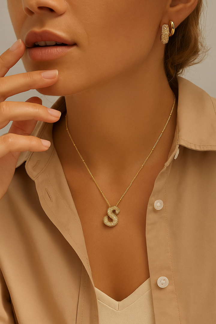 Elegante Collar con Iniciales Color oro