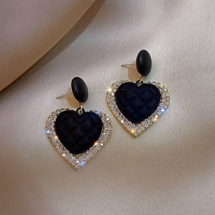 Pendientes de corazón negro en color oro