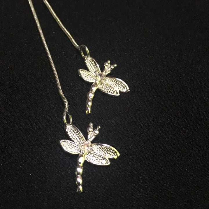 Collar colgante de libélula de color plata esterlina