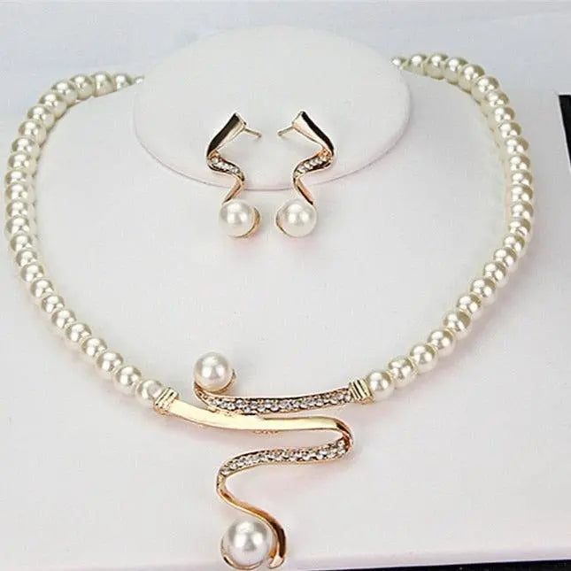 Conjunto de collar y aretes naturales