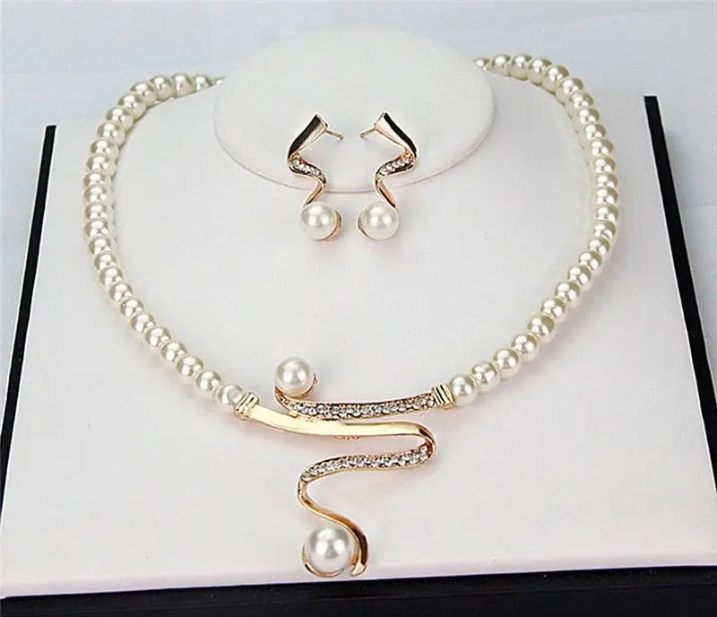 Conjunto de collar y aretes naturales