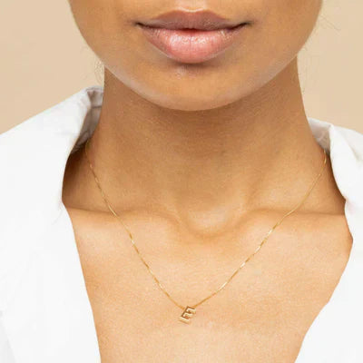 Collar de Inicial en Color oro Chic Love Letter