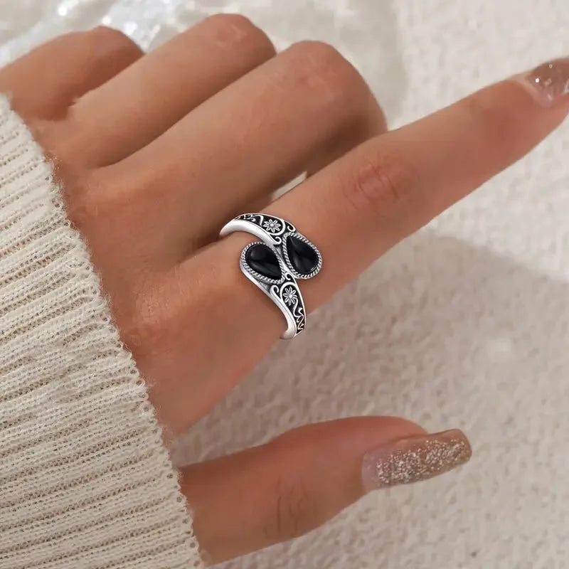Anillo de flores de piedra lunar elegante