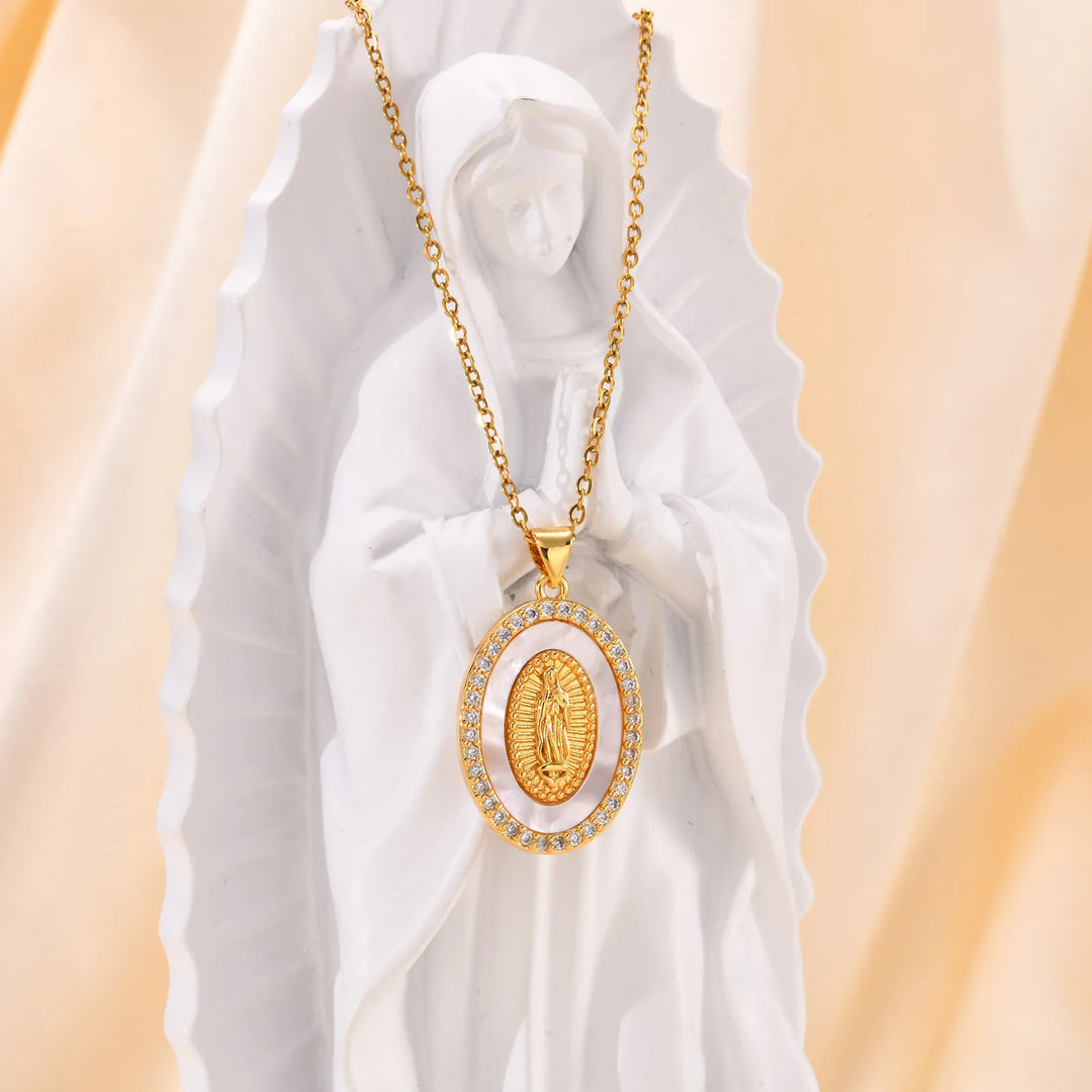Collar con colgante ovalado Mary Color oro