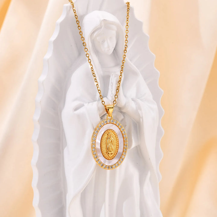 Collar con colgante ovalado Mary Color oro