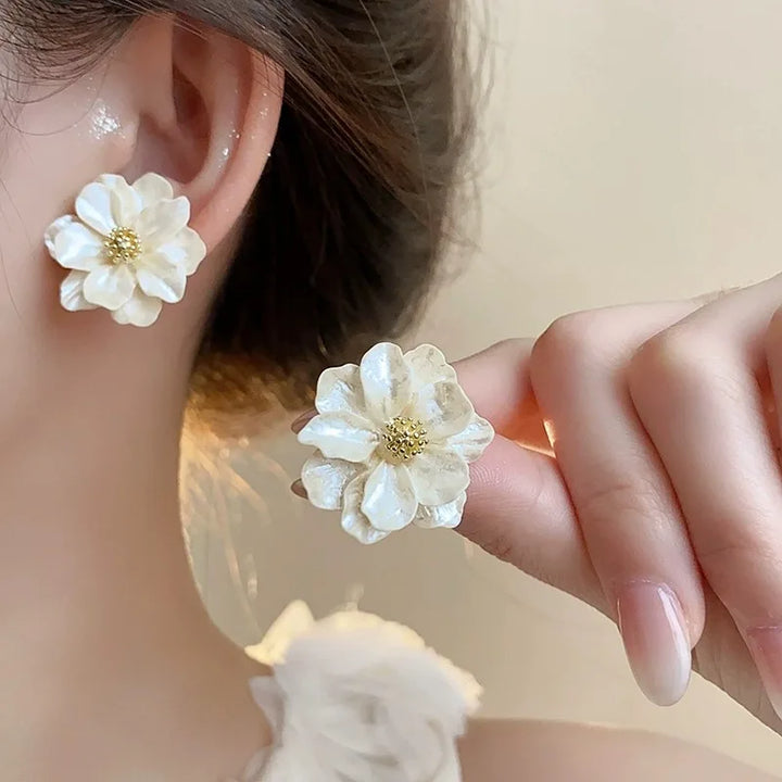 Pendientes de acrílico blanco elegante