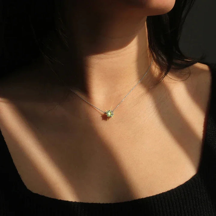 Collar Solitario de Cristal Elegante