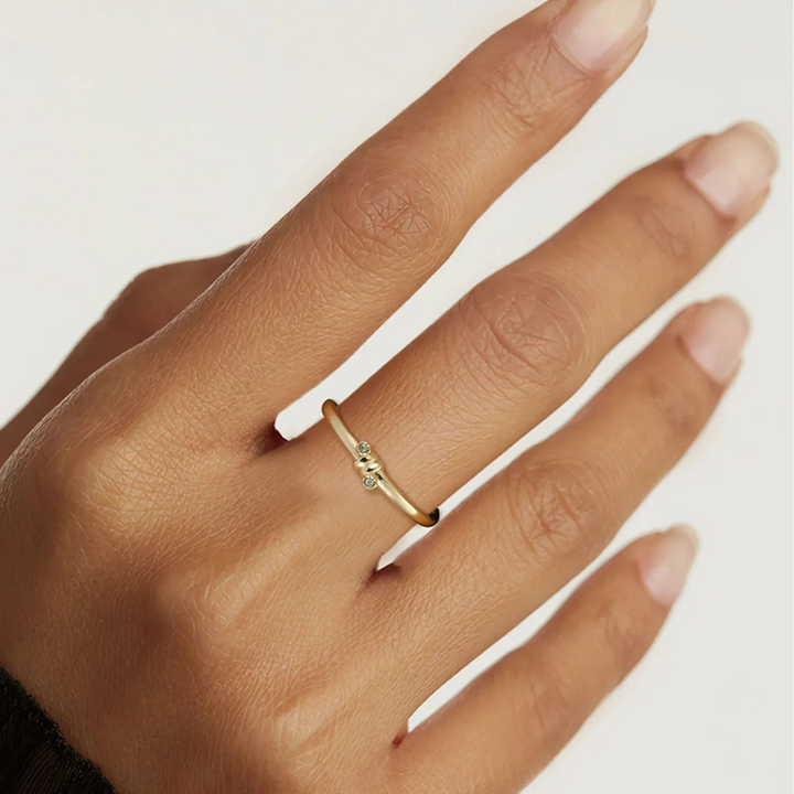Anillo de Cristal Pequeño y Elegante