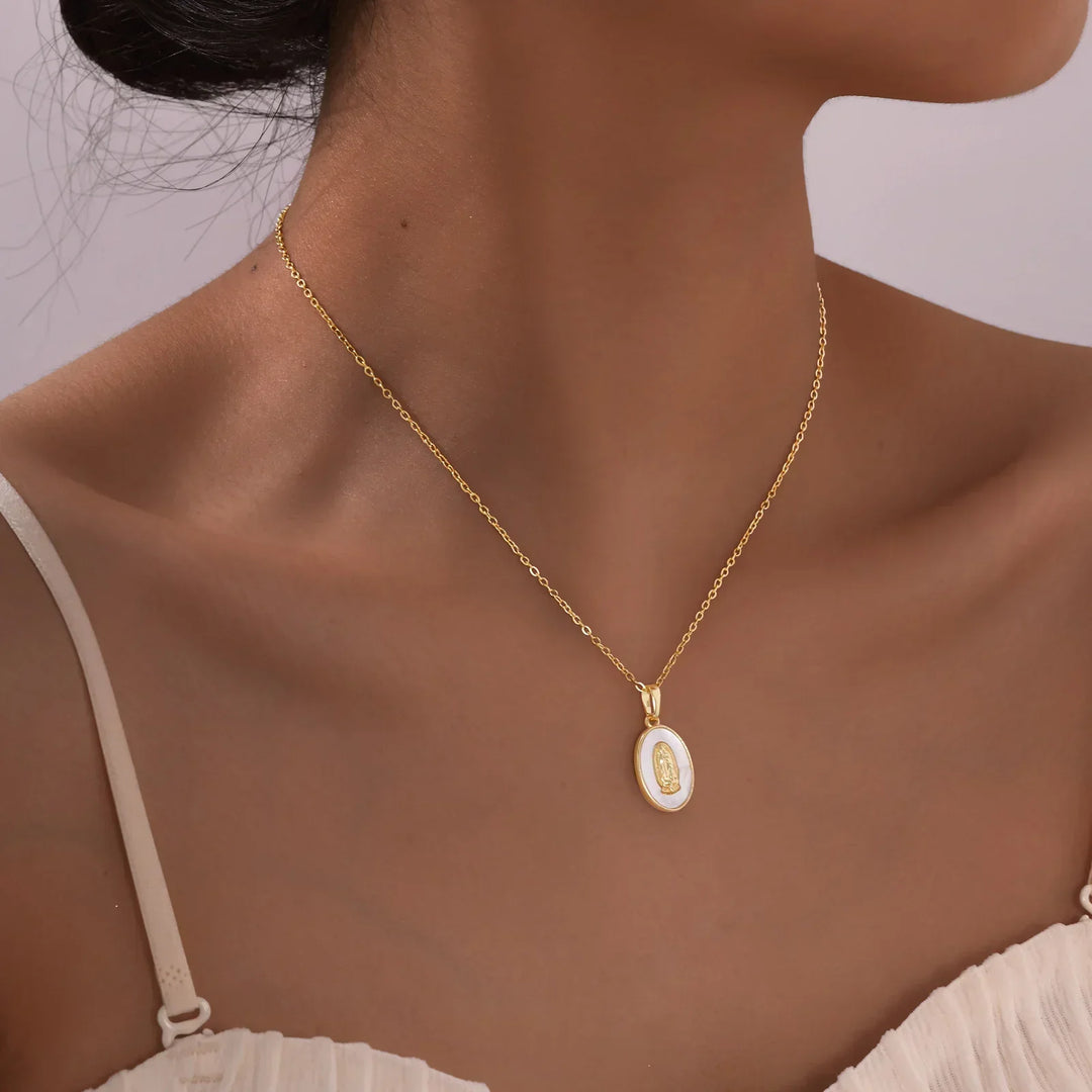 Collar con colgante ovalado Mary Color oro