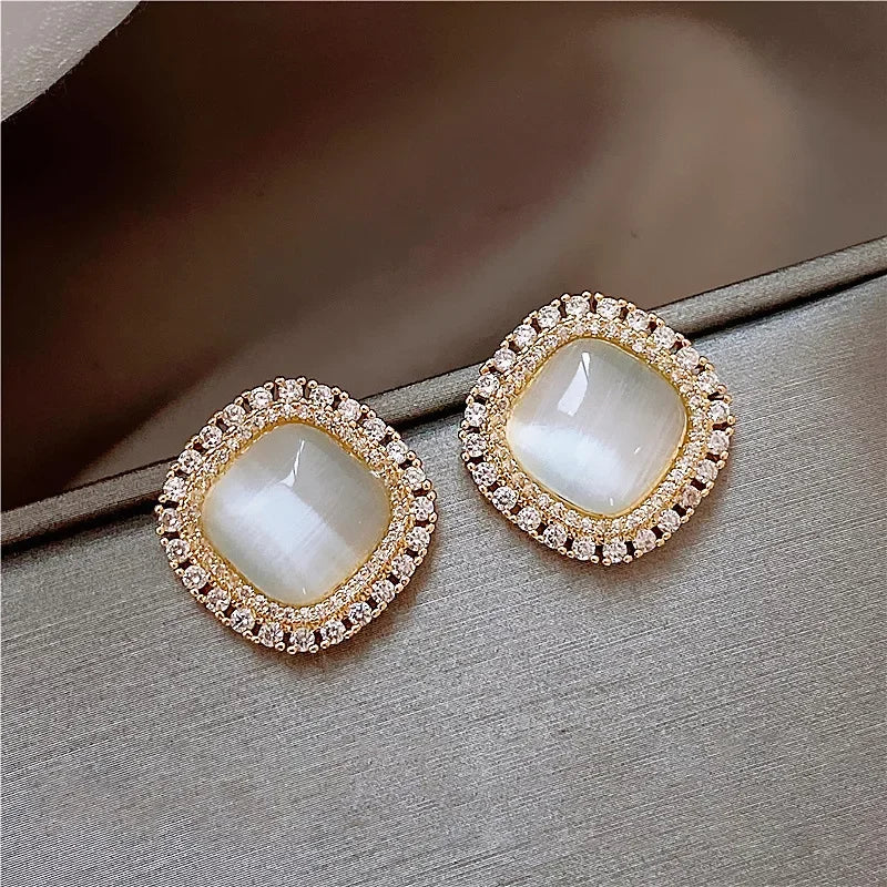 Elegantes Pendientes de Aro Cuadrados de Ópalo y Cristales de Circonita