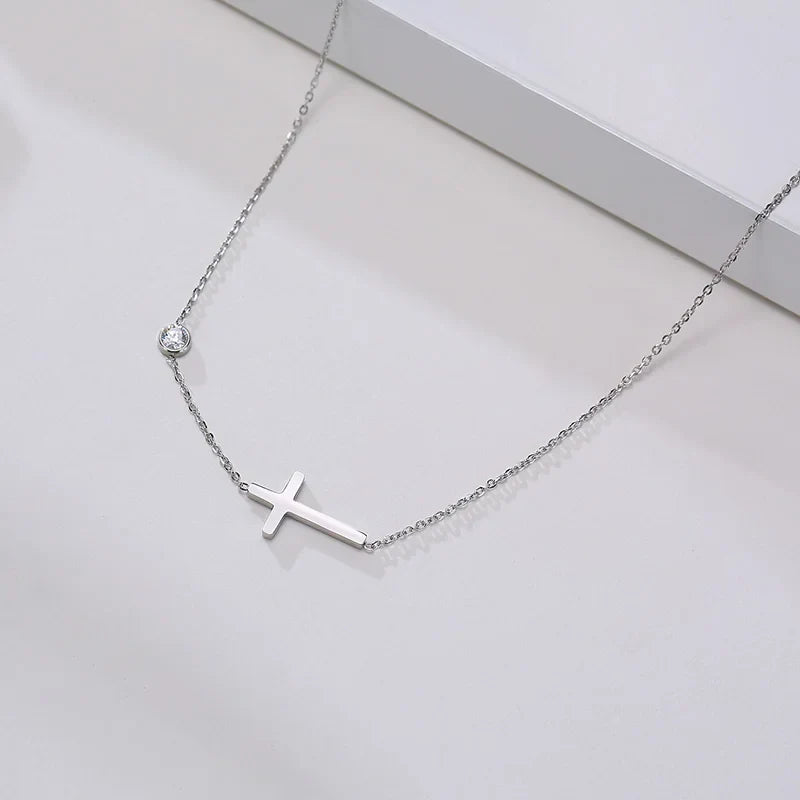 Collar de Cruz Lateral Brillante