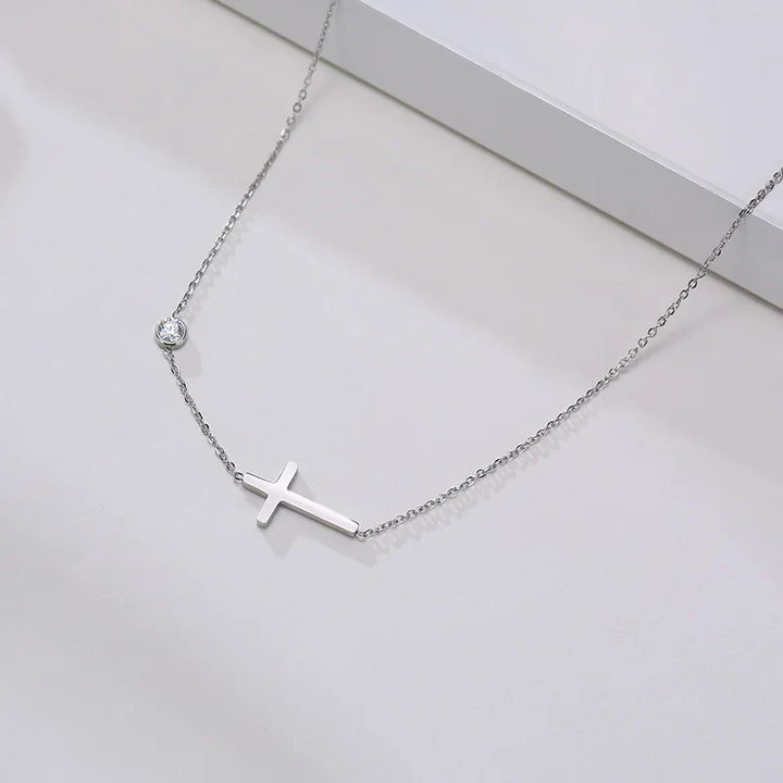 Collar de Cruz Lateral Brillante