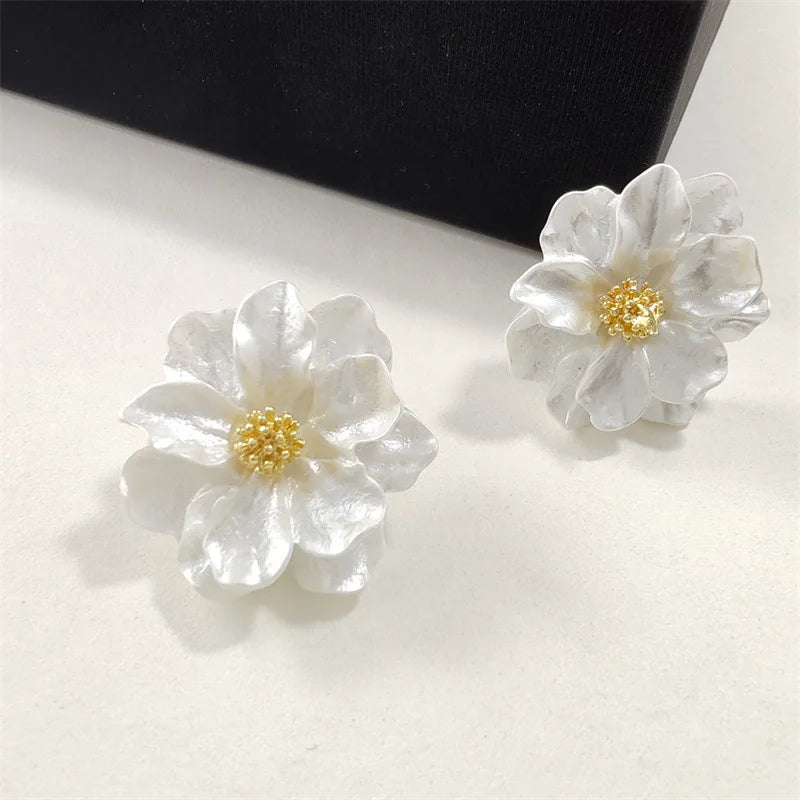 Pendientes de acrílico blanco elegante