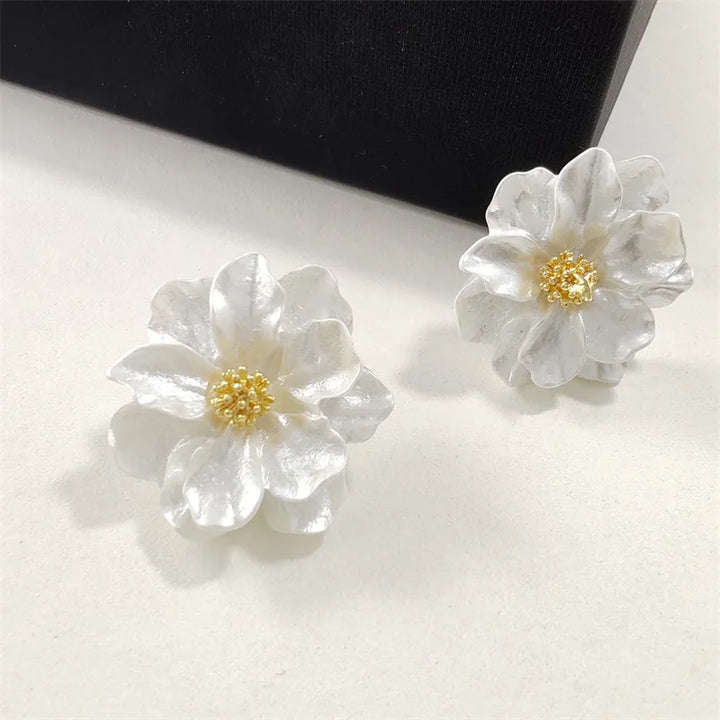 Pendientes de acrílico blanco elegante