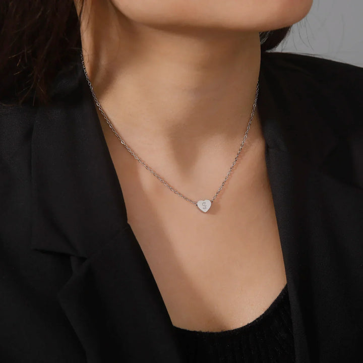 Collar Choker de Corazón Atemporal con Iniciales