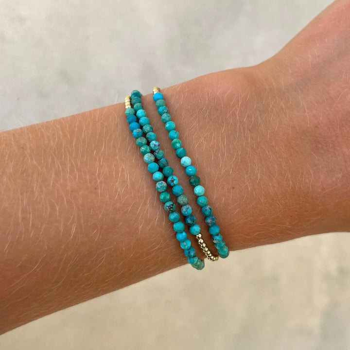 Pulsera de cuentas de turquesa en color oro de 18 quilates