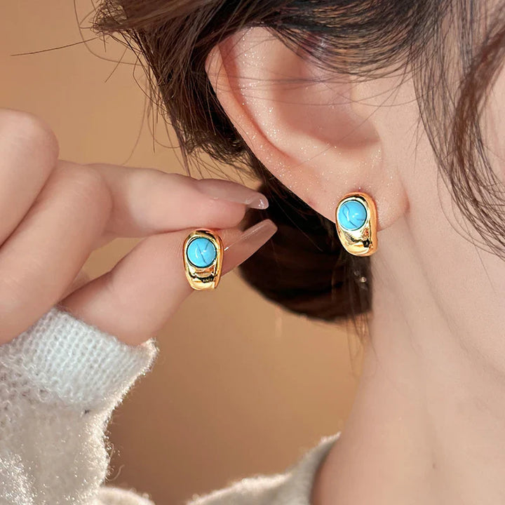 Pendientes de Cobre Curvados en Turquesa Atemporal