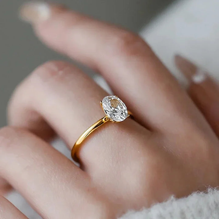 Anillo de Promesa de Cristal Ovalado Elegante