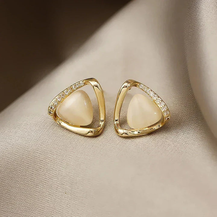 Elegantes pendientes triangulares con ópalo y cristal