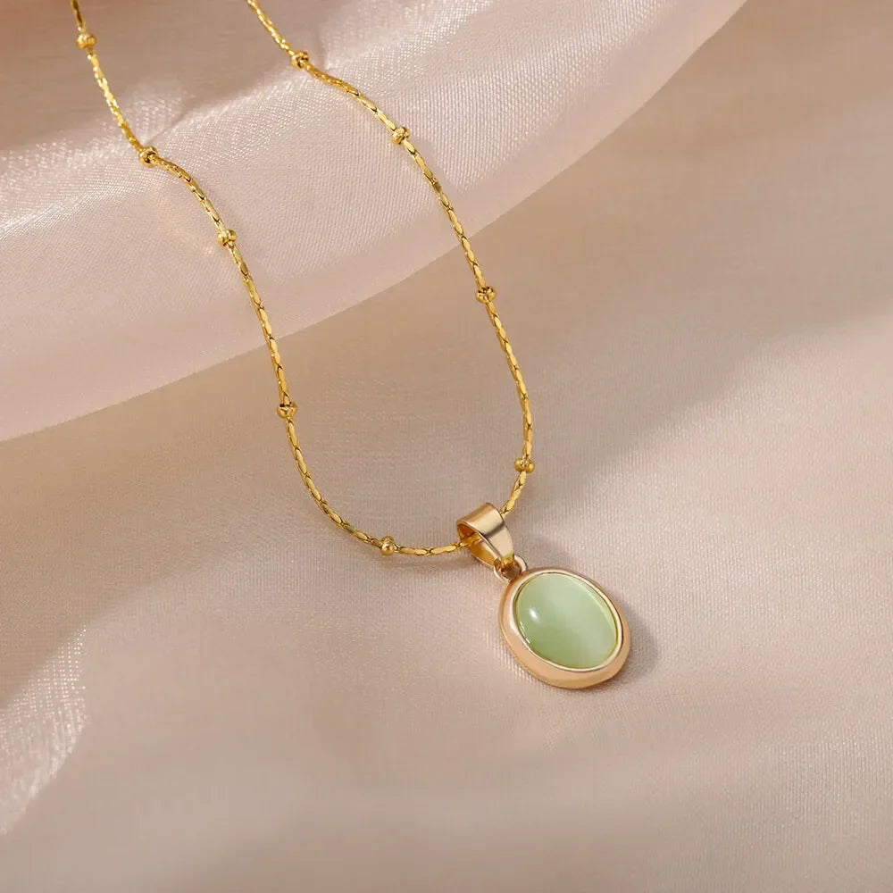 Elegante collar de acero inoxidable color oro con colgante de ópalo en forma de gota de agua