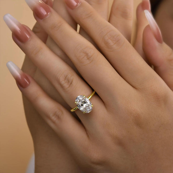 Anillo de Promesa de Cristal Ovalado Elegante