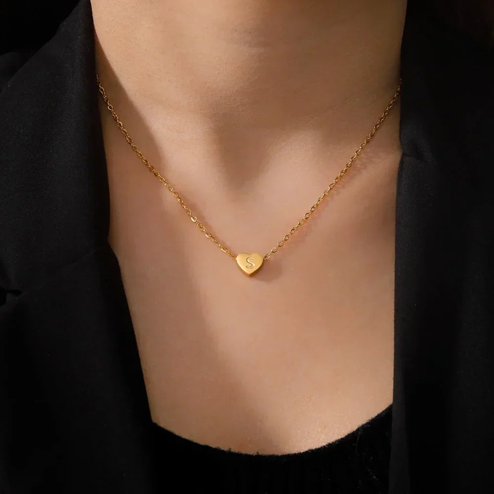 Collar Choker de Corazón Atemporal con Iniciales