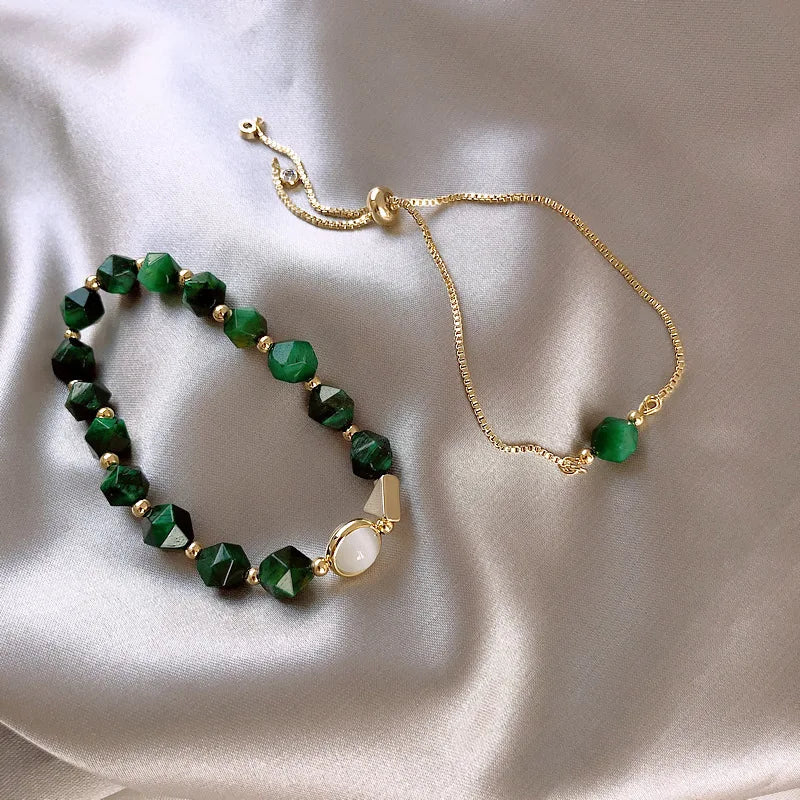 Elegante conjunto de pulseras verdes