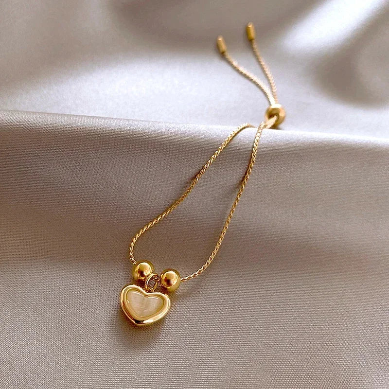 Pulsera de corazón de ópalo durazno color oro