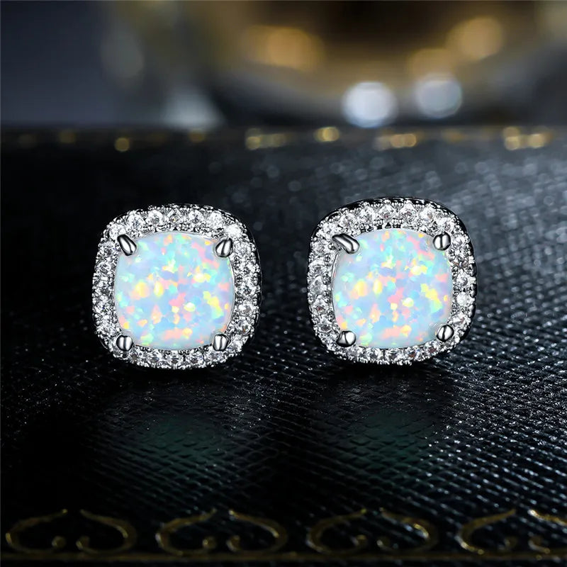 Elegante Aretes de Tuerca Redondos de Ópalo de Fuego Blanco en Color plata