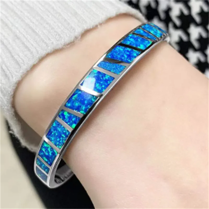 Brazalete Ajustable de Ópalo de Fuego Azul Elegante de Color plata