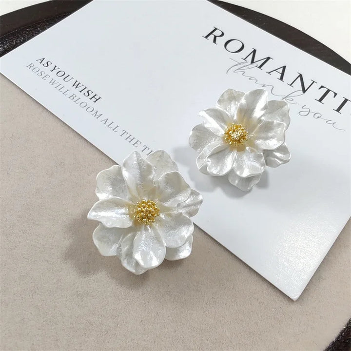 Pendientes de acrílico blanco elegante