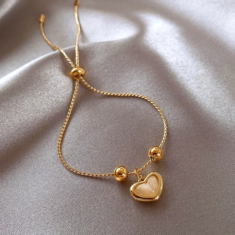 Pulsera de corazón de ópalo durazno color oro