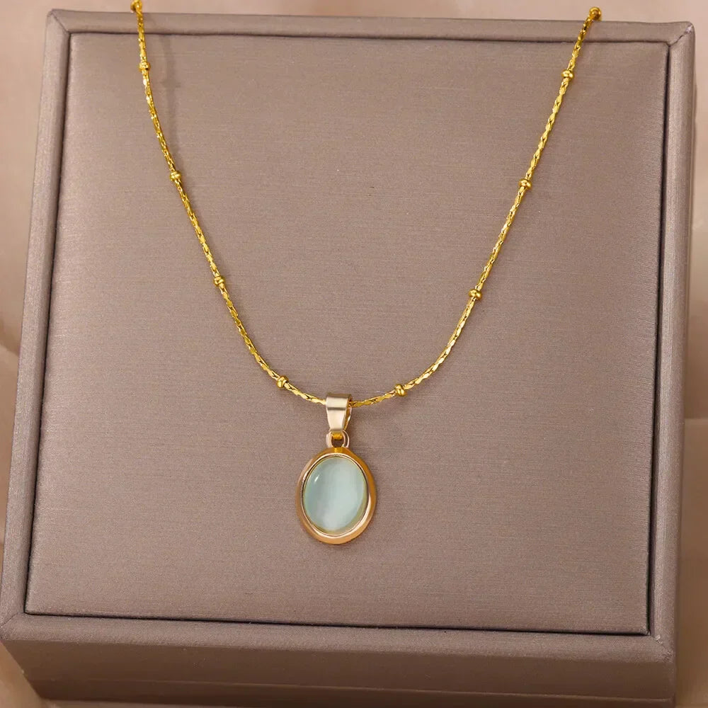 Elegante collar de acero inoxidable color oro con colgante de ópalo en forma de gota de agua