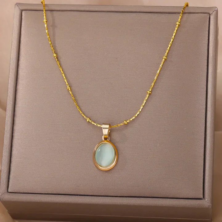 Elegante collar de acero inoxidable color oro con colgante de ópalo en forma de gota de agua