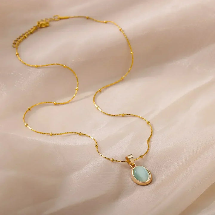 Elegante collar de acero inoxidable color oro con colgante de ópalo en forma de gota de agua